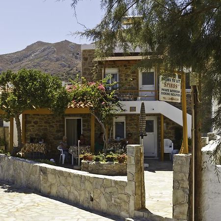 Spiros Apartments Livadia  Eksteriør bilde