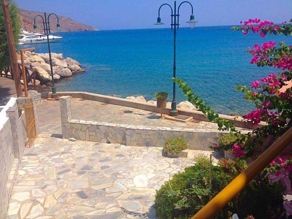 Spiros Apartments Livadia  Eksteriør bilde