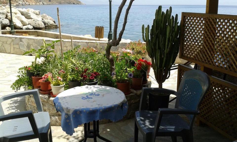 Spiros Apartments Livadia  Eksteriør bilde
